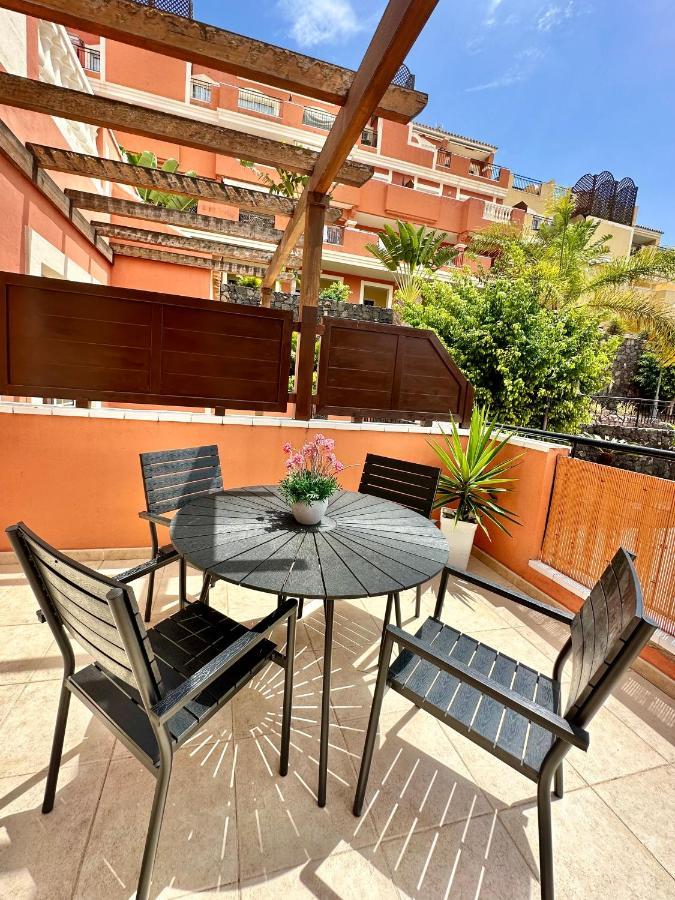 Sunny Apartment & Heated Pool Los Cristianos  Exteriör bild