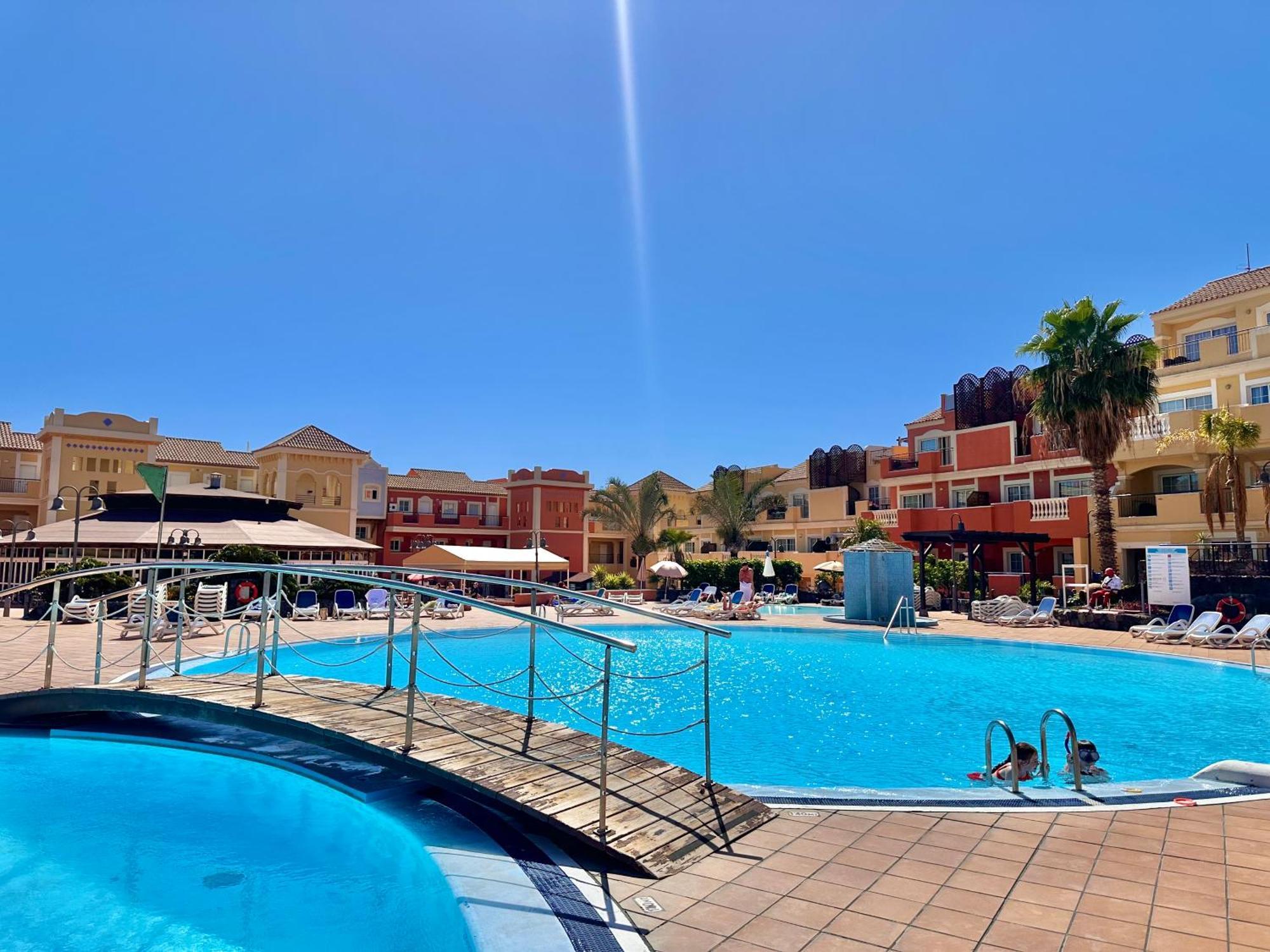 Sunny Apartment & Heated Pool Los Cristianos  Exteriör bild