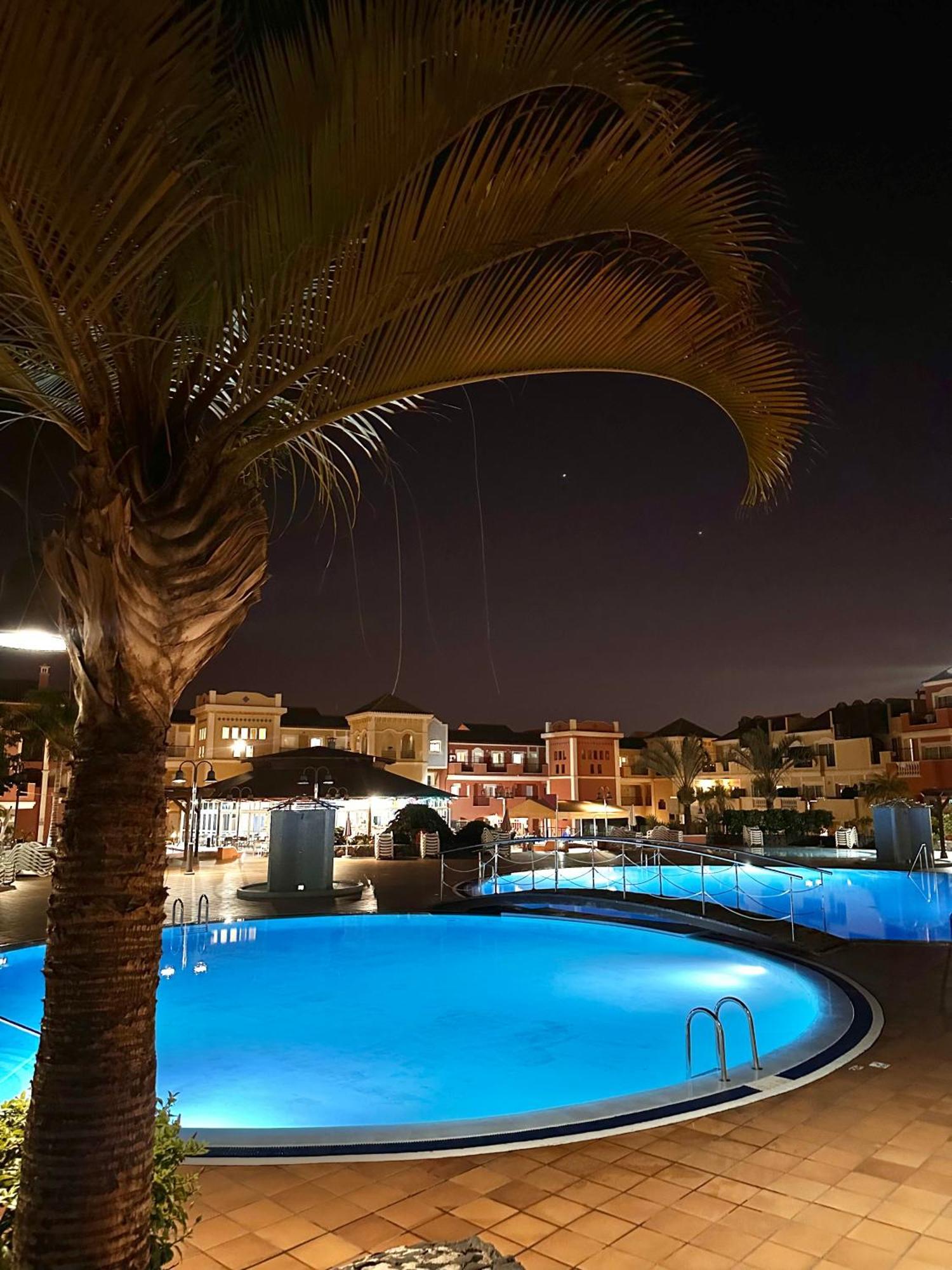 Sunny Apartment & Heated Pool Los Cristianos  Exteriör bild